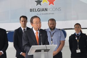 Ban Ki-moon geeft een toespraak aan de luchthaven van Zaventem - © UNRIC
