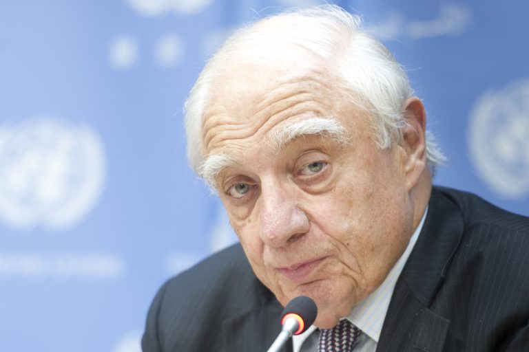 Peter Sutherland, Speciale Vertegenwoordiger van de Secretaris-generaal voor Internationale Migratie - © UN Photo/Mark Garten