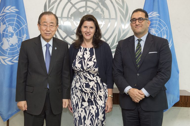 Secretaris-general Ban Ki-moon ontmoet Mr. Bonian Golmohammadi, Voorzitter van WFUNA en Luxemburgs ambassadrice Sylvie Lucas op 2 augustus 2016 - © UN Photo/Eskinder Debebe